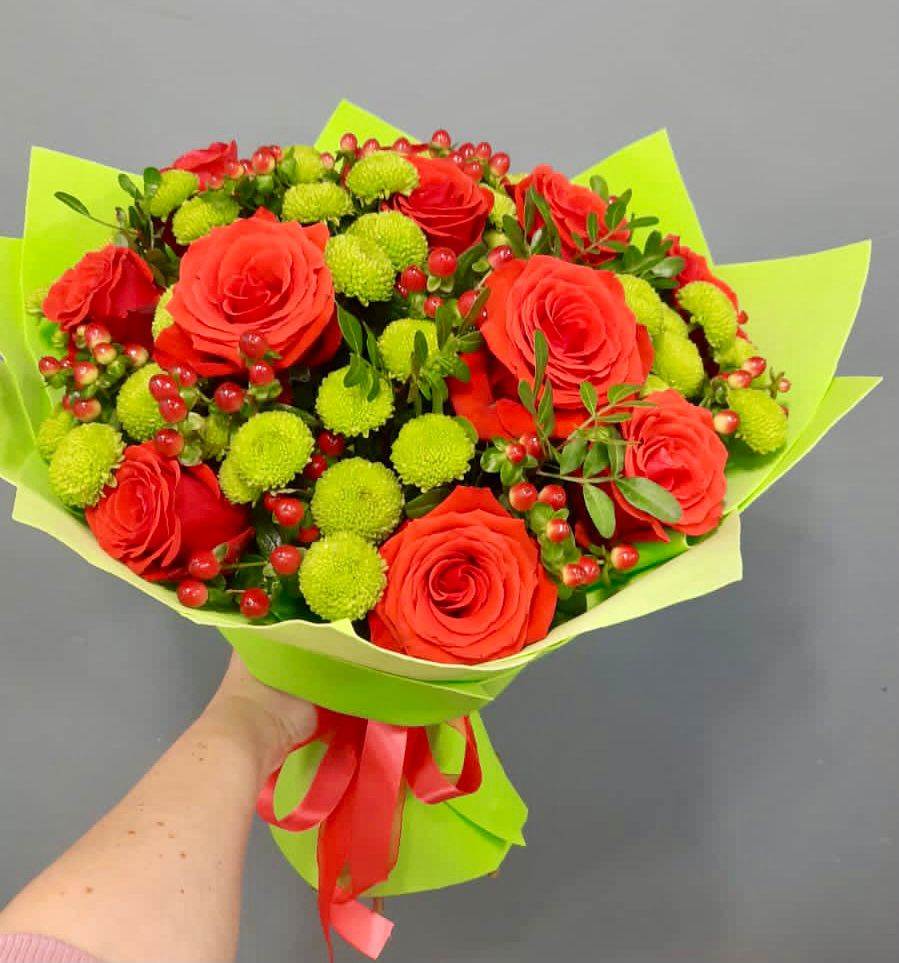 Букет цветов из: Хризантемы и Розы в Дунай