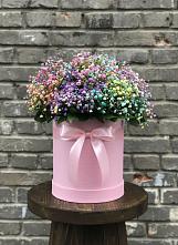 Цветочная композиция из Гипсофила и Розы в шляпной коробке в Дунай