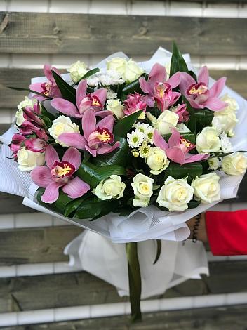 Букет цветов из: Розы и Хризантемы в Дунай