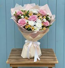 Букет цветов из:  Гвоздики, Орхидеи и Розы в Дунай