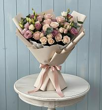 Букет цветов из:  Розы и Лизиантусы в Дунай