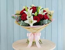 Букет цветов из:  Лилии и Розы в Дунай
