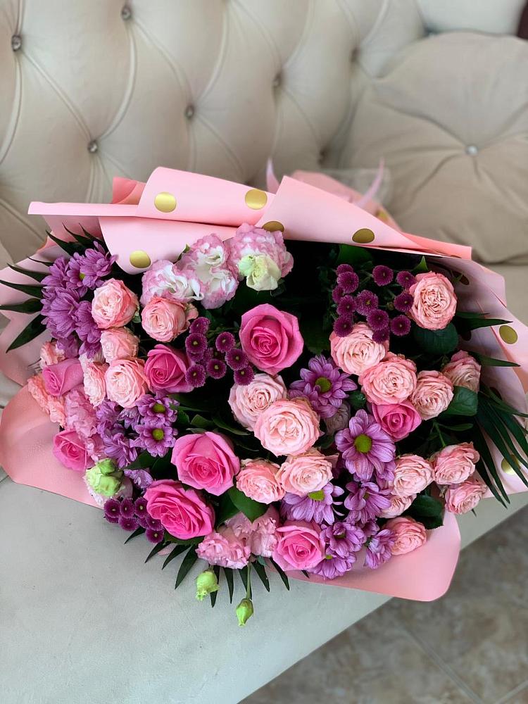 Букет цветов из: Хризантемы, Розы и Лизиантусы в Дунай