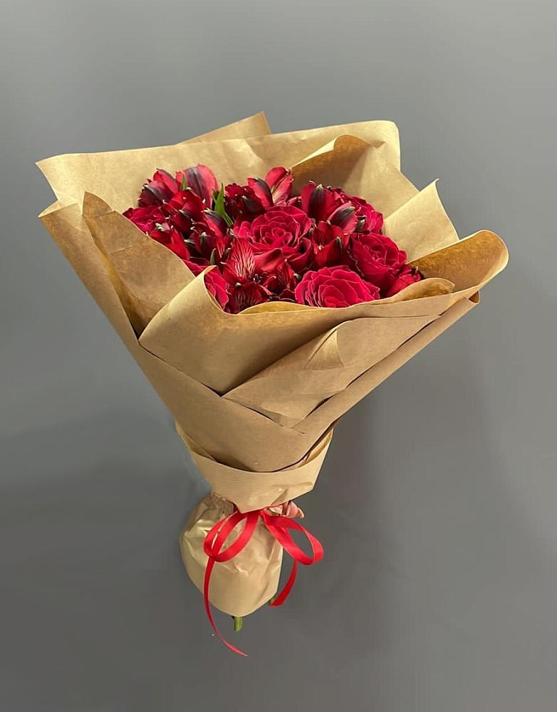 Букет цветов из: Альстромерии и Розы в Дунай