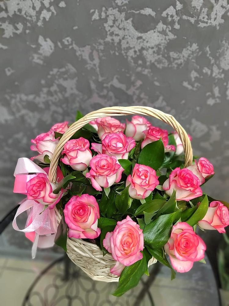Цветочная композиция из Розы в корзине в Дунай