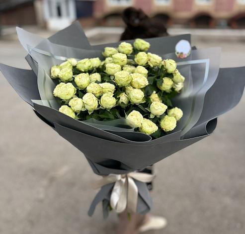 Букет Белые кустовые розы Солинеро в Дунай