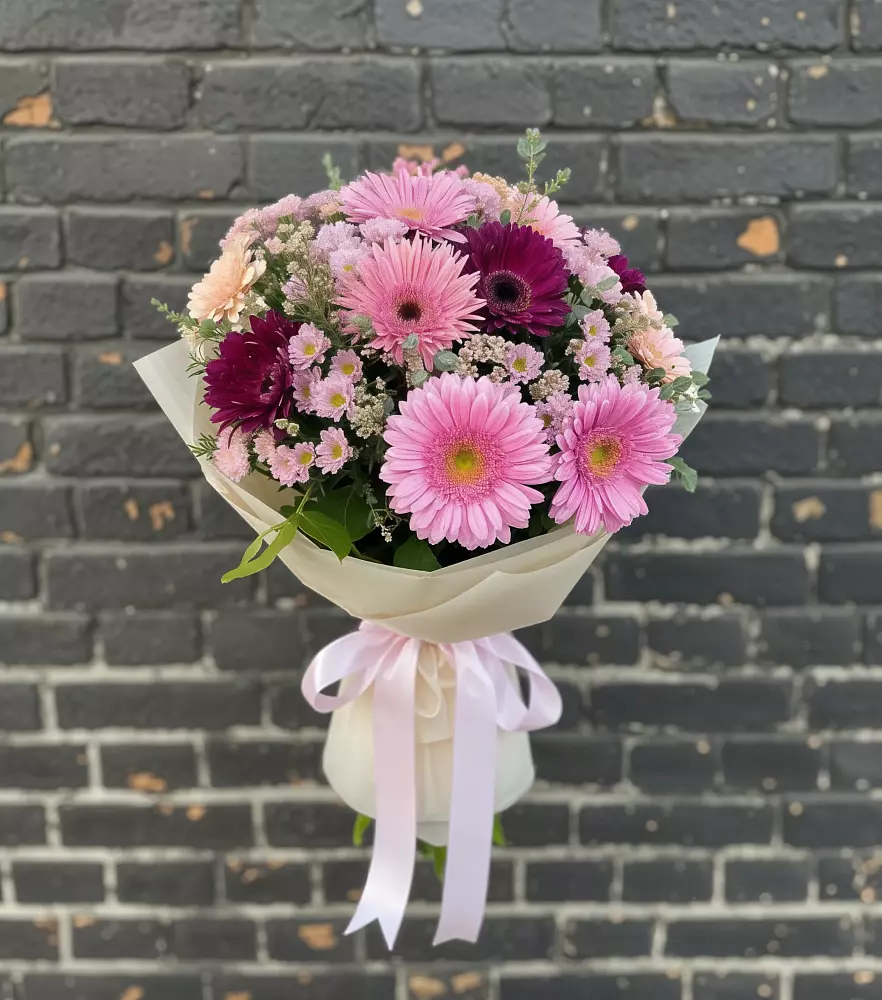 Букет цветов из: Герберы и Хризантемы в Дунай