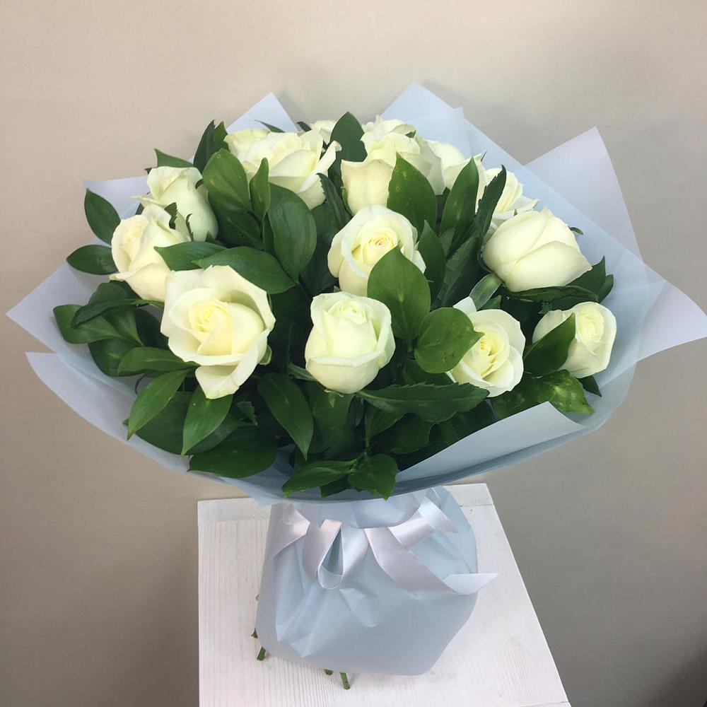 Букет 15 Белых роз Проуд в Дунай