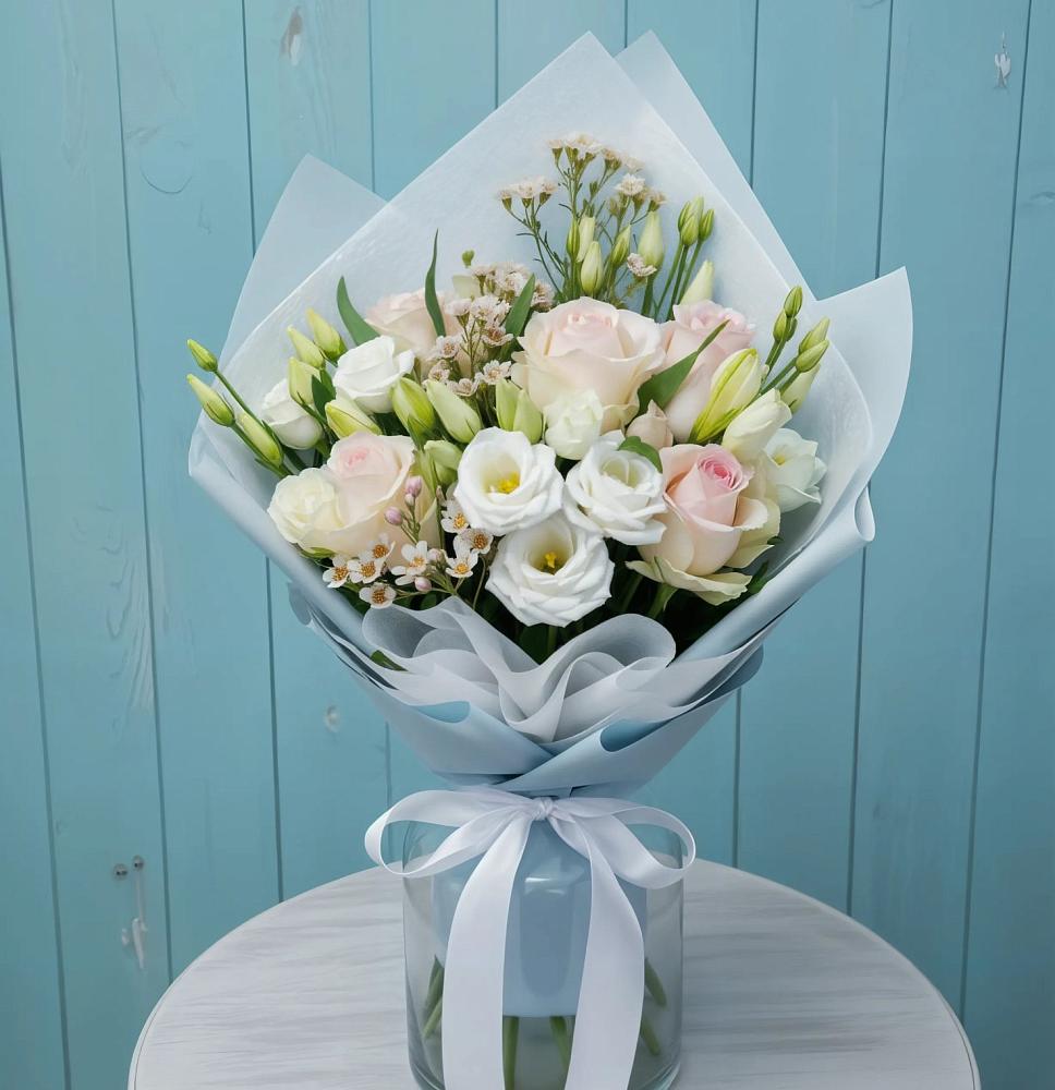 Букет цветов из: Розы и Лизиантусы в Дунай