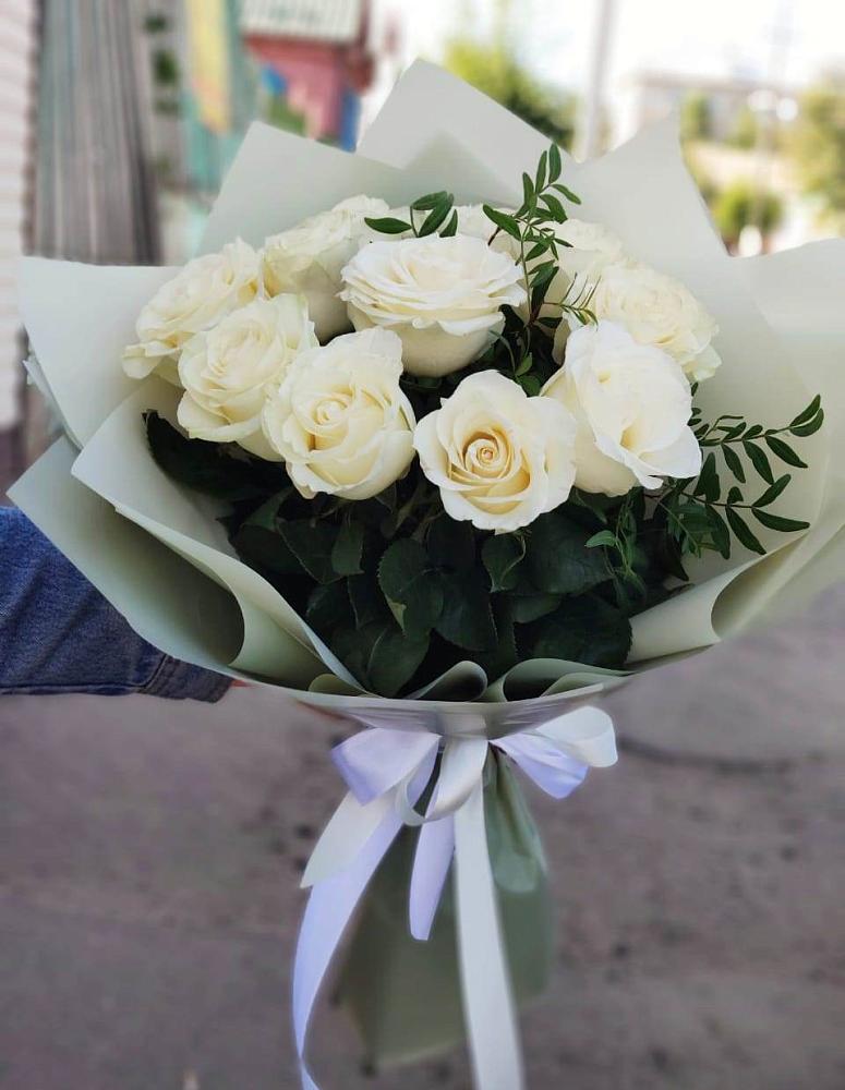Букет Белые розы Проуд в Дунай