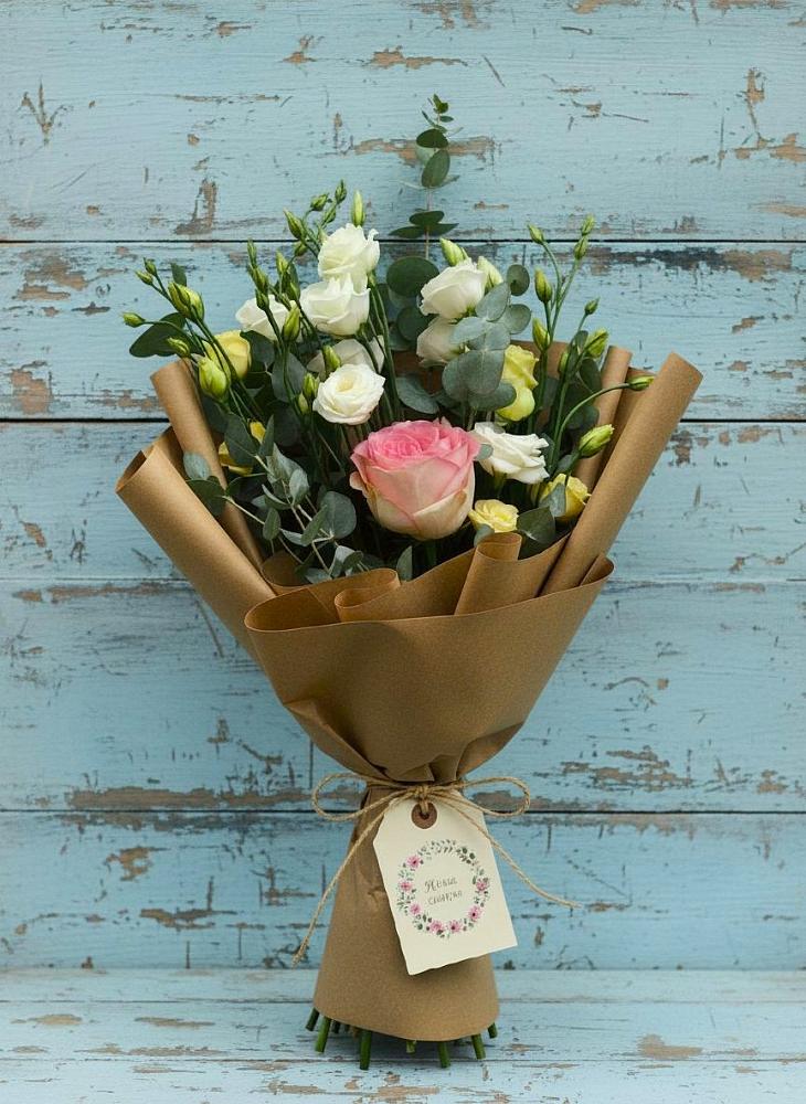 Букет цветов из: Розы и Лизиантусы в Дунай