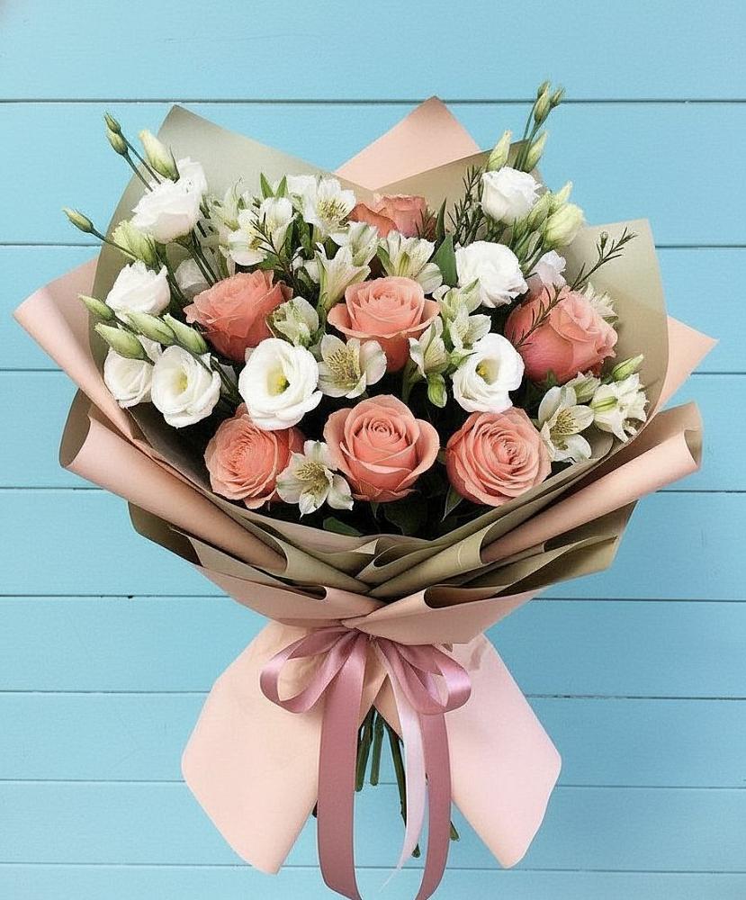 Букет цветов из: Розы, Альстромерии и Лизиантусы в Дунай