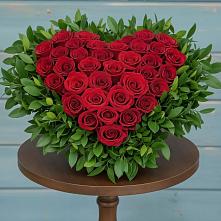 Цветочная композиция из Розы в виде сердца в Дунай