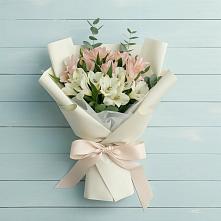 Букет цветов из:  Альстромерии в Дунай