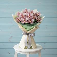 Букет цветов из:  Орхидеи и Розы в Дунай