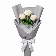 Букет 3 белые розы в Дунай