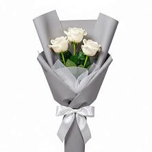 Букет 3 белые розы в Дунай