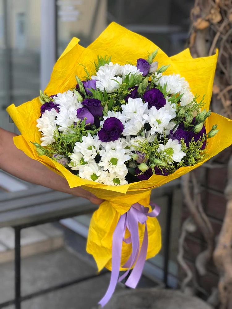 Букет цветов из: Ирисы, Хризантемы и Ромашки в Дунай