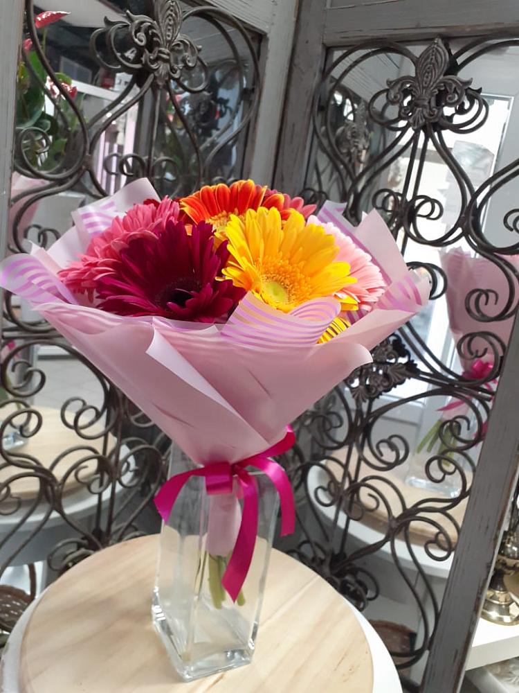 Букет цветов из: Герберы в Дунай