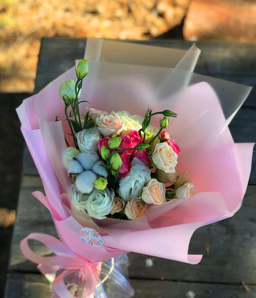 Букет цветов из: Розы и Лизиантусы в Дунай