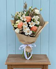 Букет цветов из:  Альстромерии, Лизиантусы, Розы и Хризантемы #REPLACE_PRED# Дунай