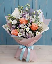 Букет цветов из:  Лизиантусы, Розы, Альстромерии и Гипсофила в Дунай