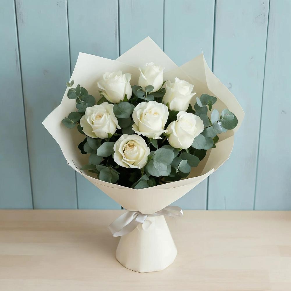 Букет Белые розы в Эвкалипте в Дунай