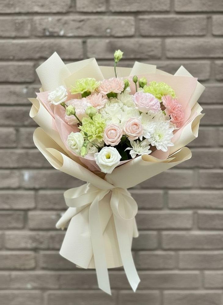 Букет цветов из: Гвоздики, Розы, Лизиантусы и Хризантемы в Дунай