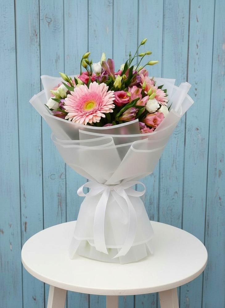 Букет цветов из: Герберы, Альстромерии и Лизиантусы в Дунай