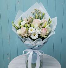 Букет цветов из:  Розы и Лизиантусы в Дунай
