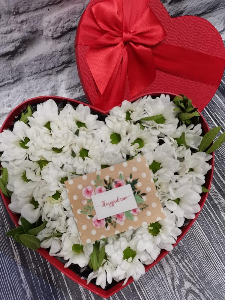 Цветочная композиция из Хризантемы в виде сердца в Дунай