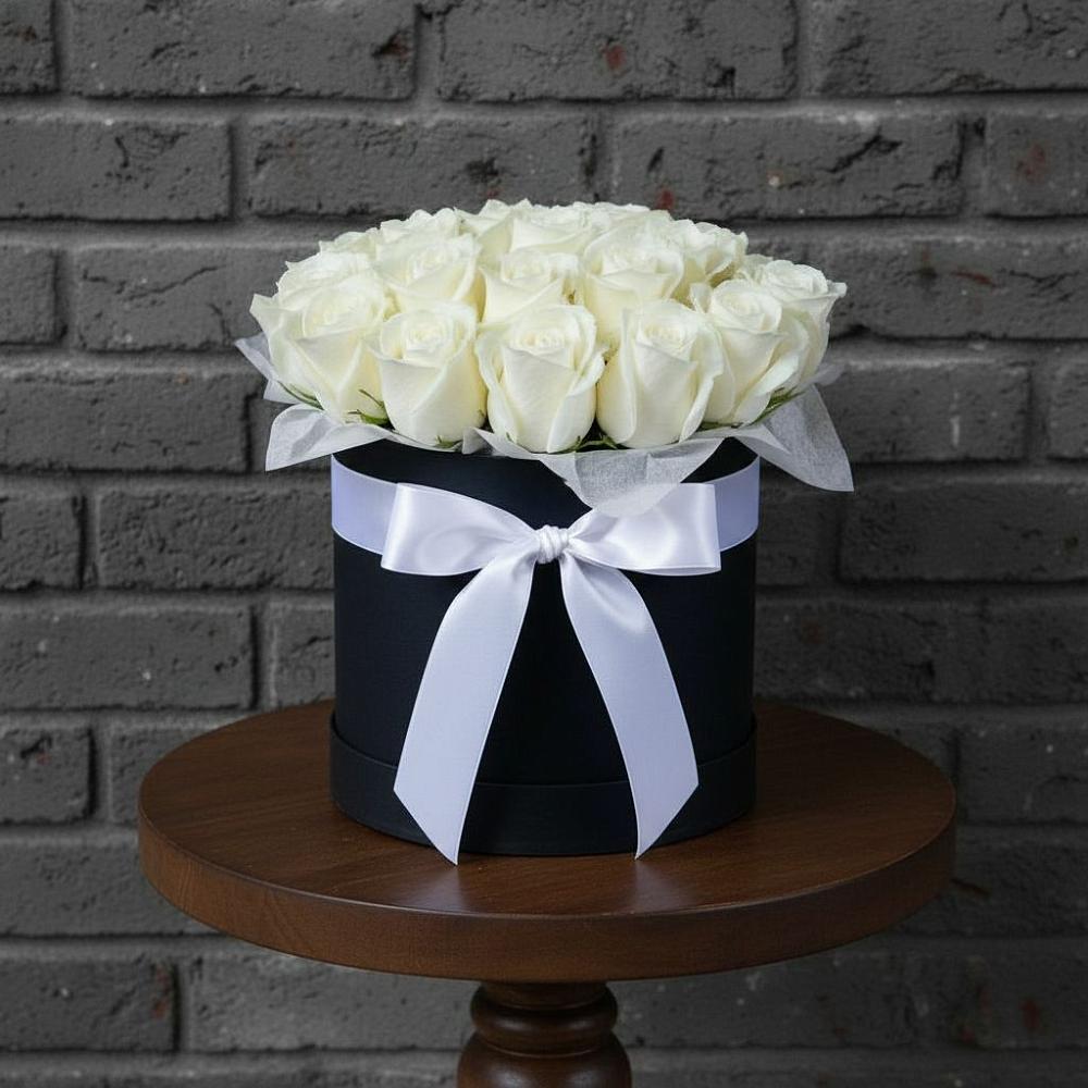 Цветочная композиция из Розы в шляпной коробке в Дунай