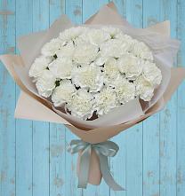 Букет цветов из:  Гвоздики в Дунай