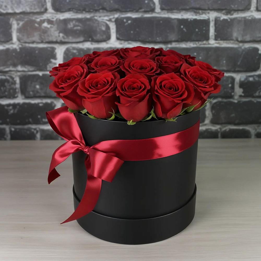 Цветочная композиция из Розы в шляпной коробке в Дунай