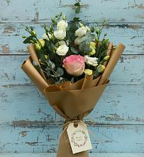 Букет цветов из:  Розы и Лизиантусы в Дунай