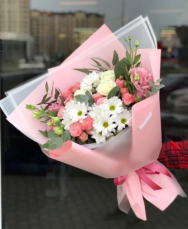 Букет цветов из: Розы, Лизиантусы и Хризантемы в Дунай