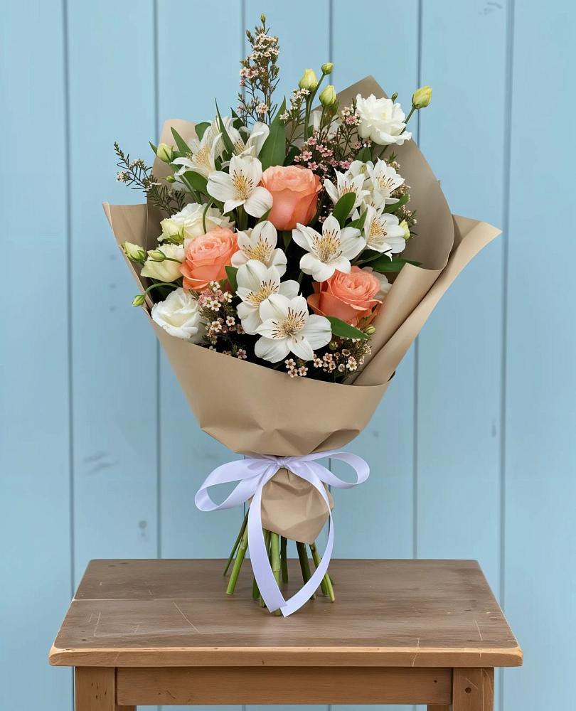 Букет цветов из: Альстромерии, Лизиантусы, Розы и Хризантемы в Дунай