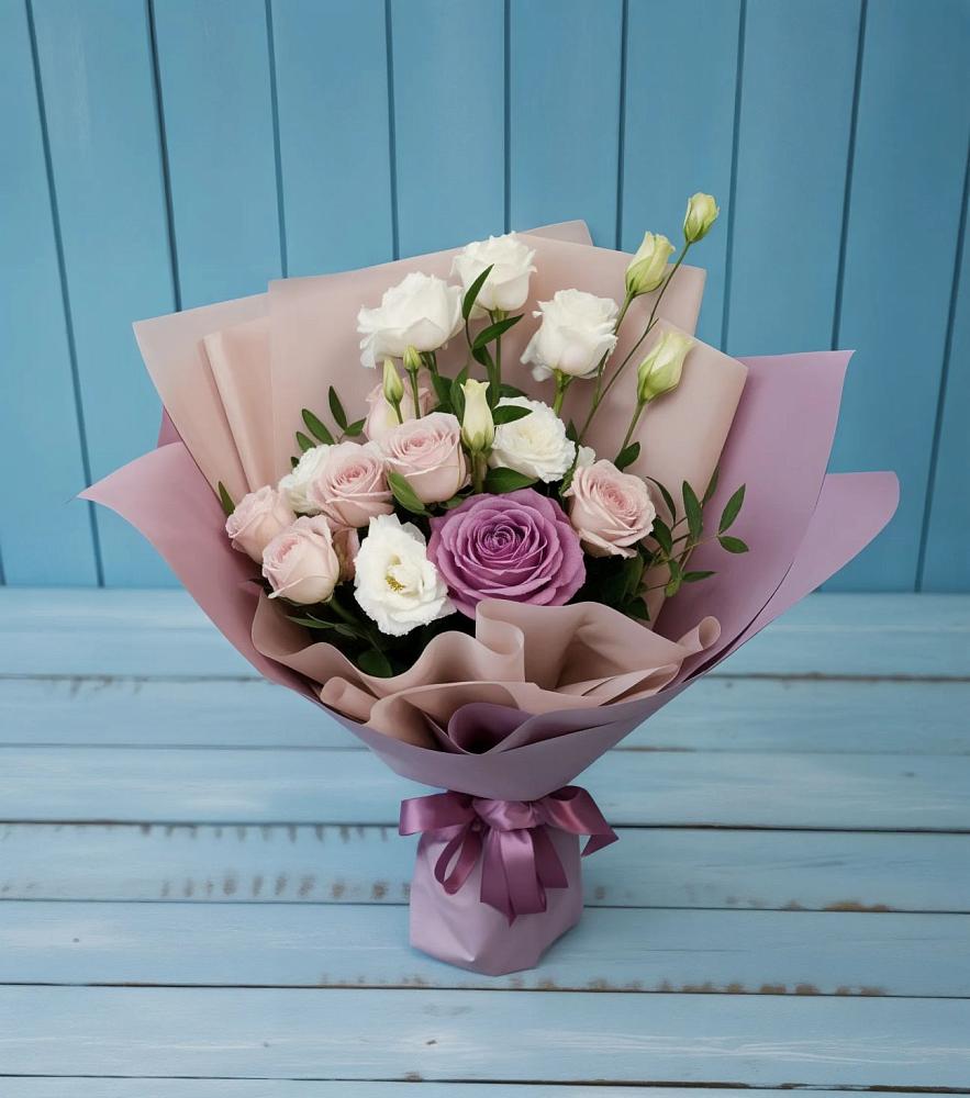 Букет цветов из: Розы и Лизиантусы в Дунай