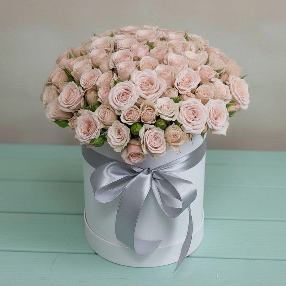 Цветочная композиция из Розы в шляпной коробке в Дунай